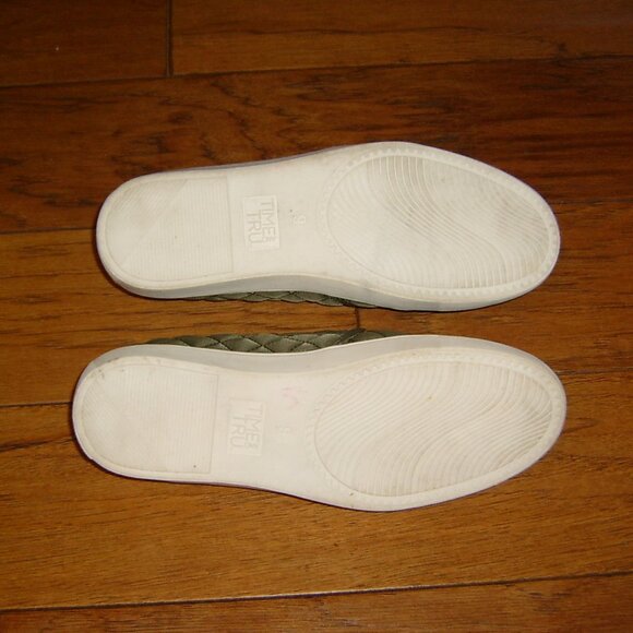 Women's Olive Green Slip On Shoes, Size 9 - Picture 4 of 4